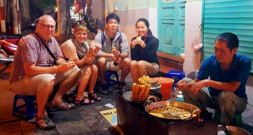 Hanoi Walking Street food tour by night