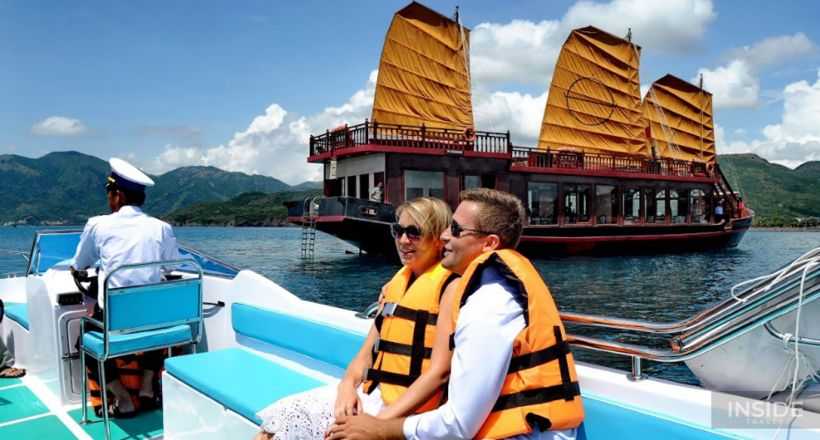 Sunset Cocktail & Dinner cruise on Nha Trang Bay