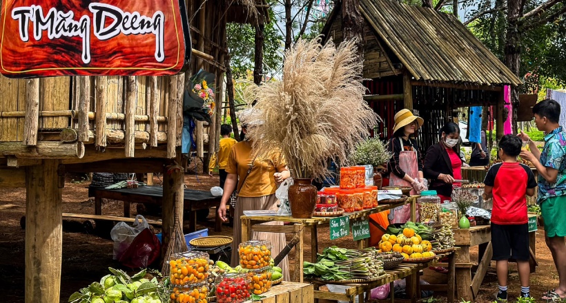 Mangden Peak and Visit Monam People