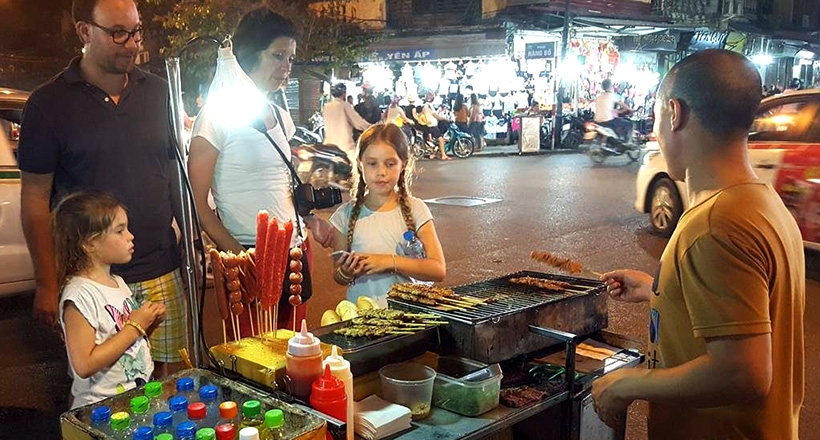 Hanoi Walking Street food tour by night